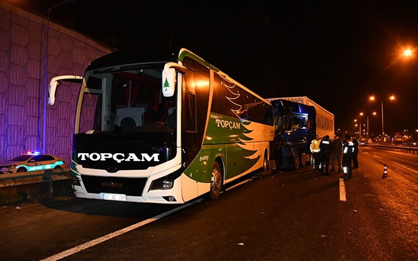 Türkiyədə ağır yol qəzası baş verib, xəsarət alanlar var