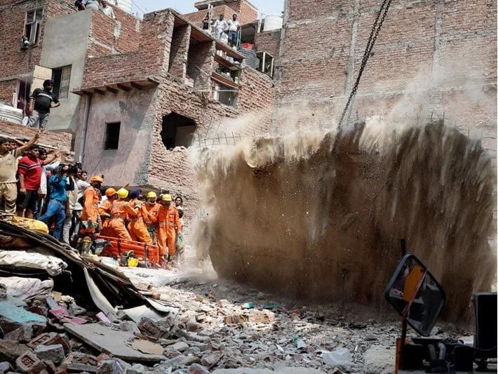 Hindistanda dördmərtəbəli bina uçub, 11 nəfər ölüb