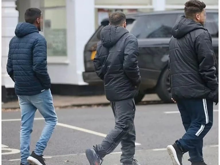 Xəyal kəndi kişilərlə dolub: İnsanlar narahatdır