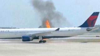 ABŞ-da təyyarə yanıb: 282 sərnişin təxliyə edilib 