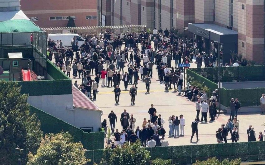 İstanbulda zəlzələ nəticəsində 150-dən çox insan xəsarət alıb