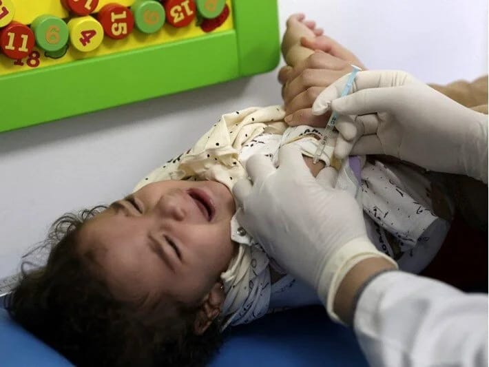 Peyvənd olunmamış uşaqların sayı artdıqca qızılca təhlükəsi geri qayıdır