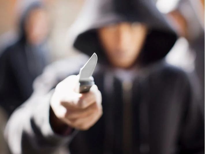 Fransada məktəbə hücum: 1 ölü