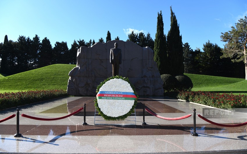 İran Prezidenti Fəxri xiyabanda Ulu Öndərin məzarını ziyarət edib