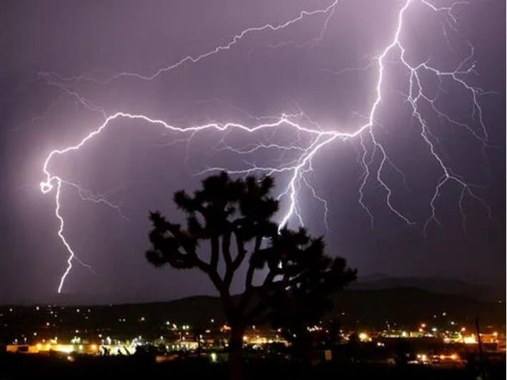 ABŞ-da güclü fırtına: 500 min insan elektriksiz qalıb