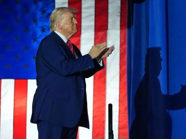 Tramp: İqtisadi inkişaf üçün ilk növbədə Baydenin yükündən qurtulmalıyıq