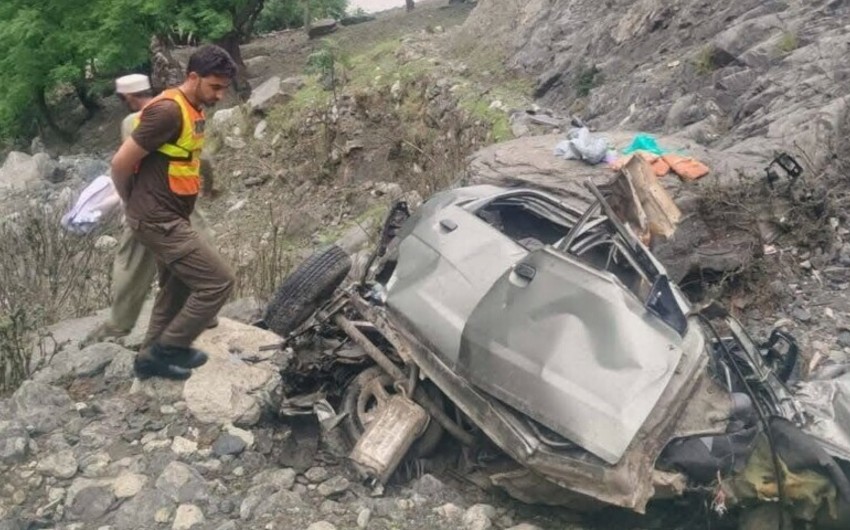 Pakistanda ağır yol qəzasında 8 nəfər ölüb