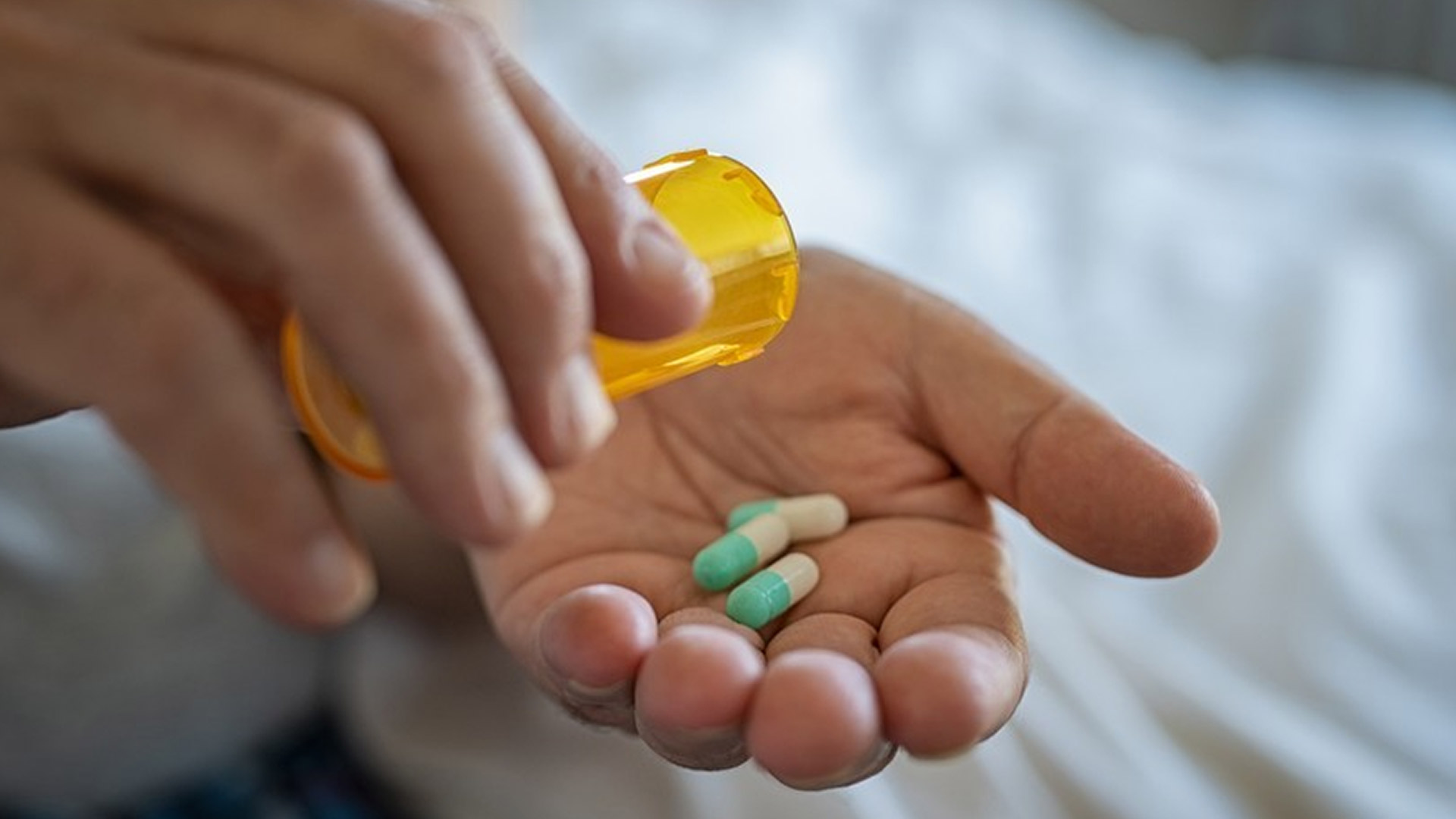 Gəncədə 23 yaşlı gənc dərmandan zəhərlənib