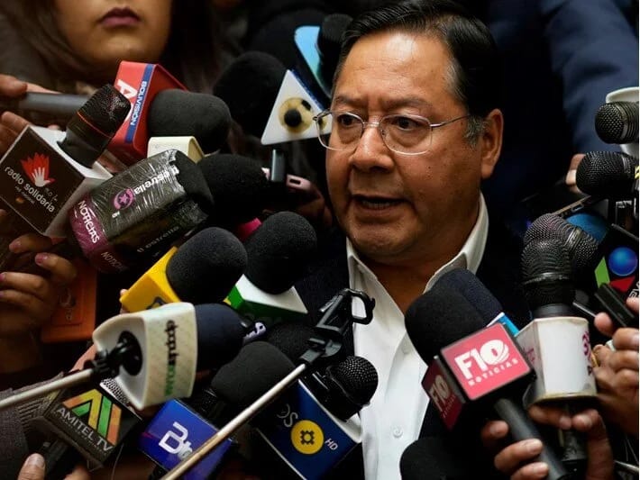 Boliviya təyyarəsi havada itdi