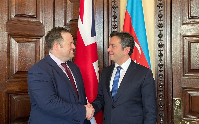 Yalçın Rəfiyev Britaniyada səfərdədir, krallığın dövlət naziri ilə regional sabitliyi müzakirə edib