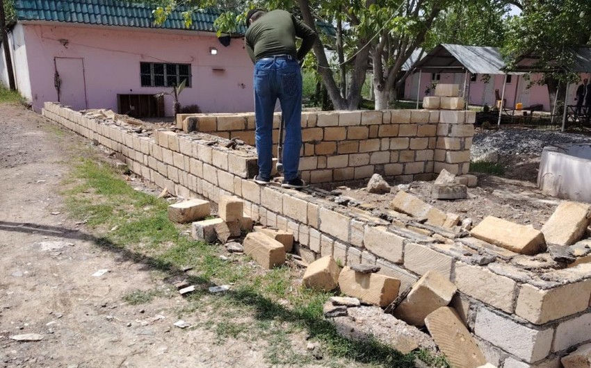 Ağcabədidə qanunsuz tikili sökülüb