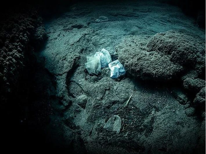 Mariana çökəkliyində belə mikroplastiklərin izləri var