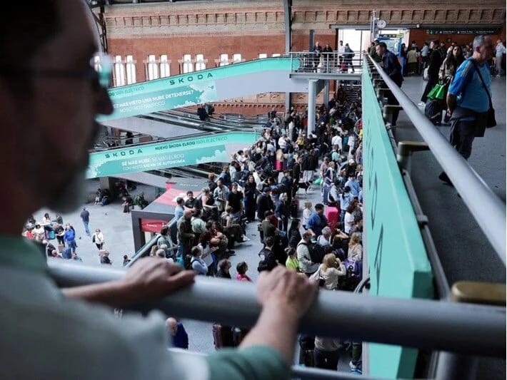 İspaniyada 10 000-dən çox sərnişin yolda qaldı