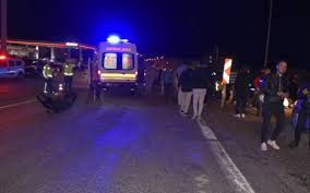 Türkiyədə qəzaya uğrayan avtomobillər piyadalara çırpılıb, yaralananlar var