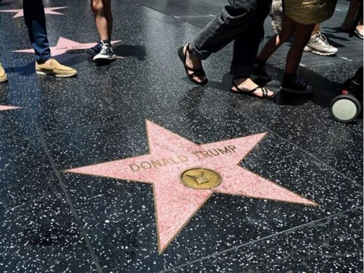 Tramp ABŞ hüdudlarından kənarda çəkilən filmlərə 100 faiz vergi tətbiq edəcəyini açıqlayıb