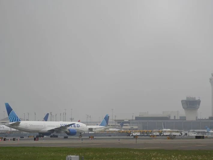 Havada xaos: Təyyarələrlə əlaqə kəsildi