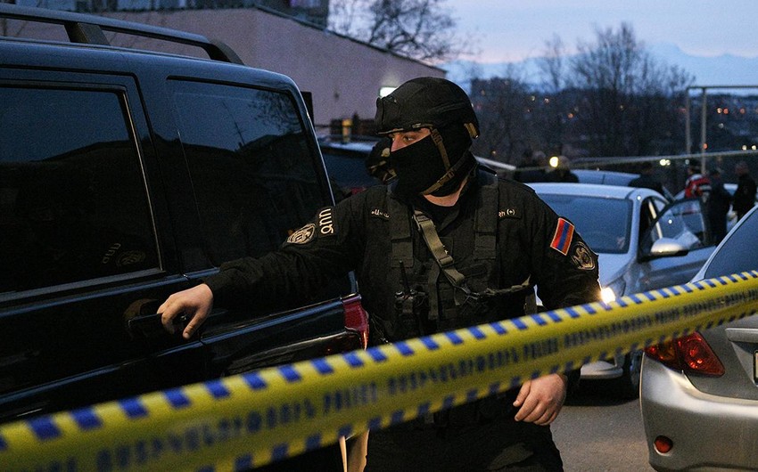 Ermənistanda doqquz polis əməkdaşı saxlanılıb