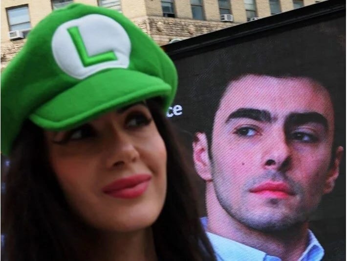 Yaraşıqlı qatilin pərəstişkarlarından rekord ianələr edildi