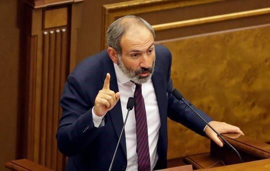 Paşinyan parlamentdə deputata hücum çəkdi - VİDEO