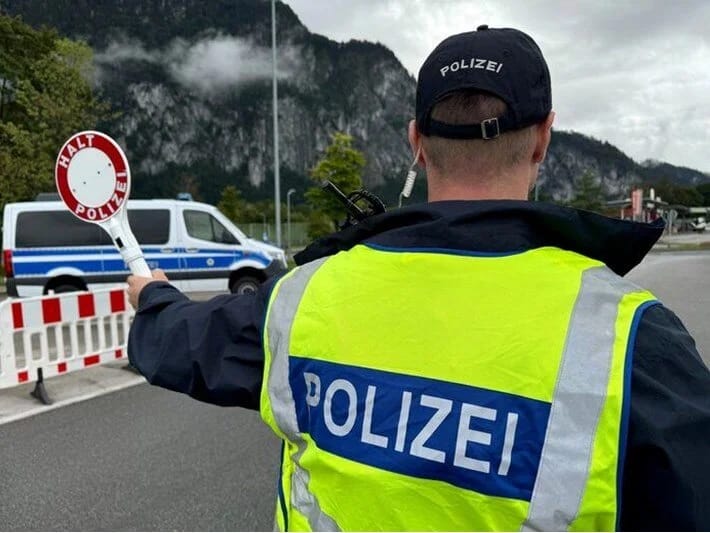 Almaniya quru yolu ilə sığınacaq axtaranları geri qaytaracaq