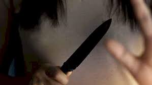 Ərinin sevgilisi ilə mübahisə etdi, oğluyla birlikdə döyüldü, adam bıçaqladı