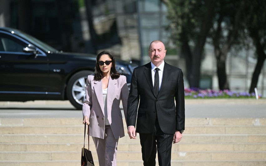 Prezident və birinci xanım faşizm üzərində Qələbə uğrunda mübarizədə həlak olan azərbaycanlıların xatirəsini anıblar - YENİLƏNİB