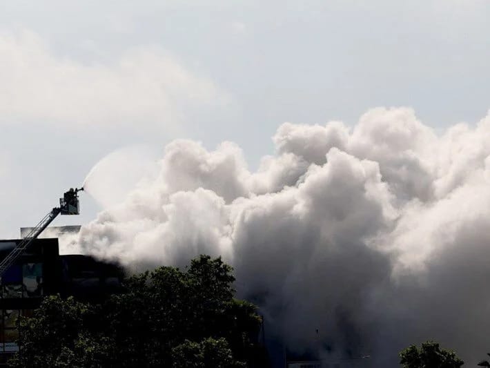 Kimya zavodunda yanğın zəhər yaydı: 150 min adama xəbərdarlıq