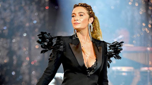 Sıla vizasız uçmaq üçün Afinada ev aldı