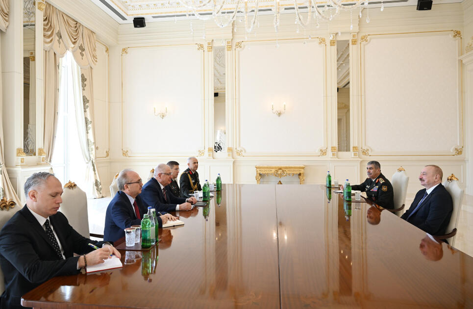 İlham Əliyev Türkiyənin milli müdafiə nazirini qəbul edib - FOTO