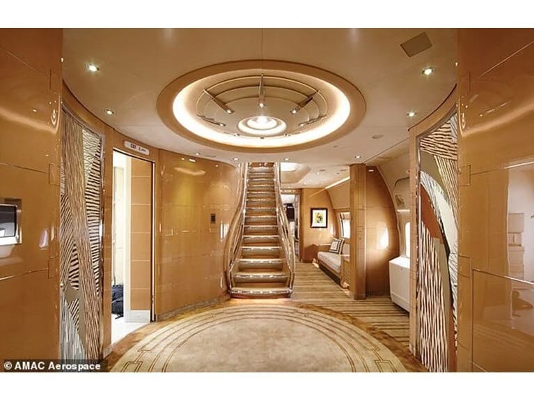 Trampa hədiyyə olunan 400 milyon dollarlıq təyyarə göründü