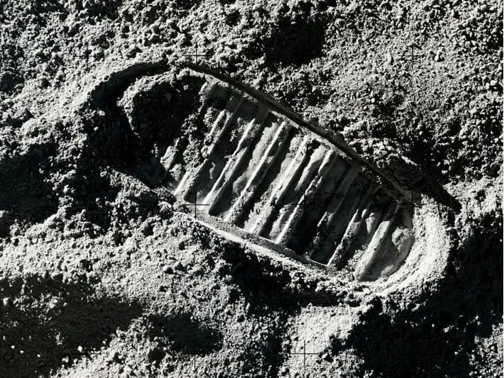 Sevgilisinə hədiyyə etmək üçün Ay daşı oğurladı