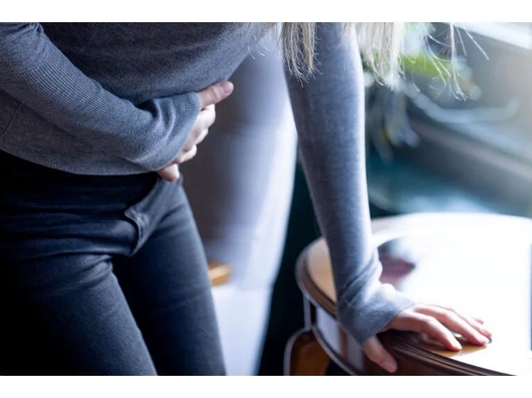 Mütəxəssis həkim izah etdi: Bağırsaq xərçənginin az bilinən ən erkən simptomu