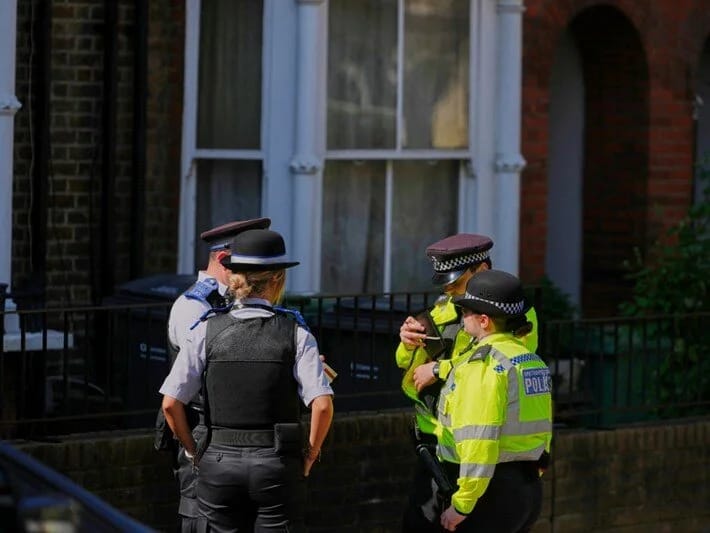 Londonda bıçaqlı hücum: 5 yaralı, şübhəli axtarılır