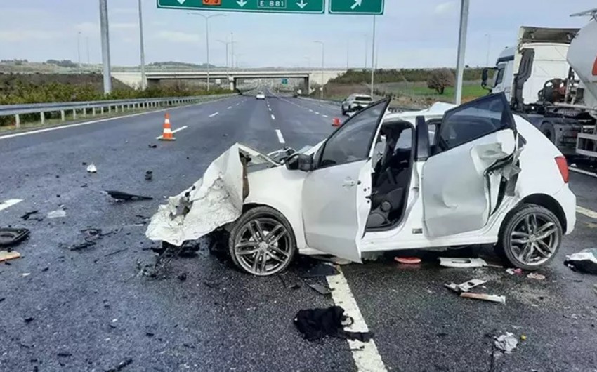 Sumqayıtda avtobus avtomobillə toqquşub, dörd nəfər xəsarət alıb