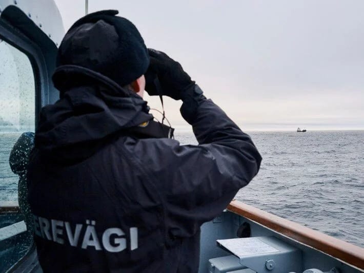 Rusiya Yunanıstanın neft tankerini ələ keçirib