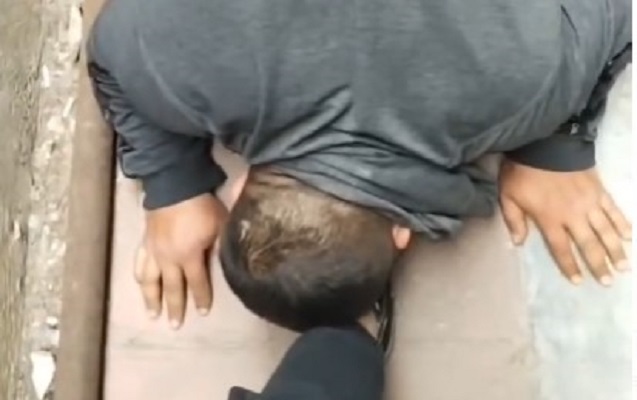 Kişiyə ayaqqabısını öpdürən qadınla bağlı - Rəsmi açıqlama