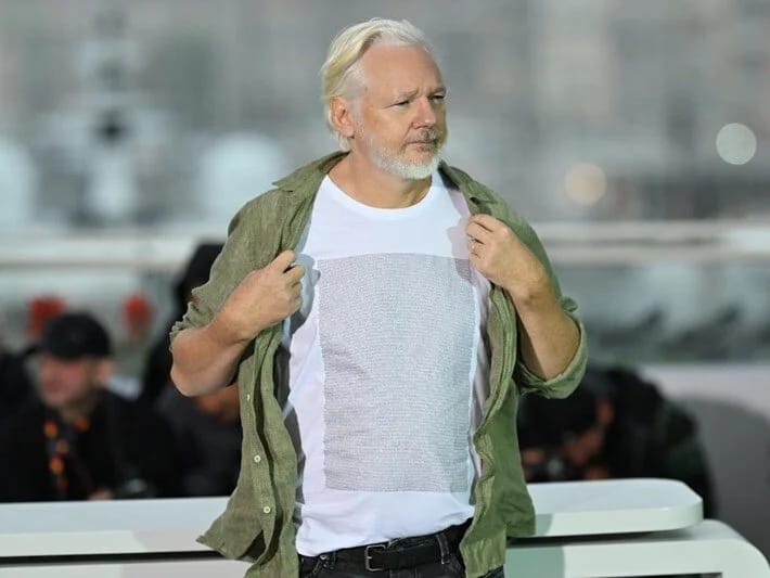 Culian Assanj Kann Film Festivalında Qəzza mesajı verdi