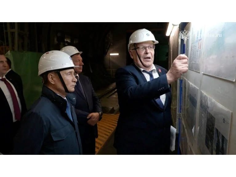 Putin atom elektrik stansiyasına baxış keçirdi, göstərişlər verdi