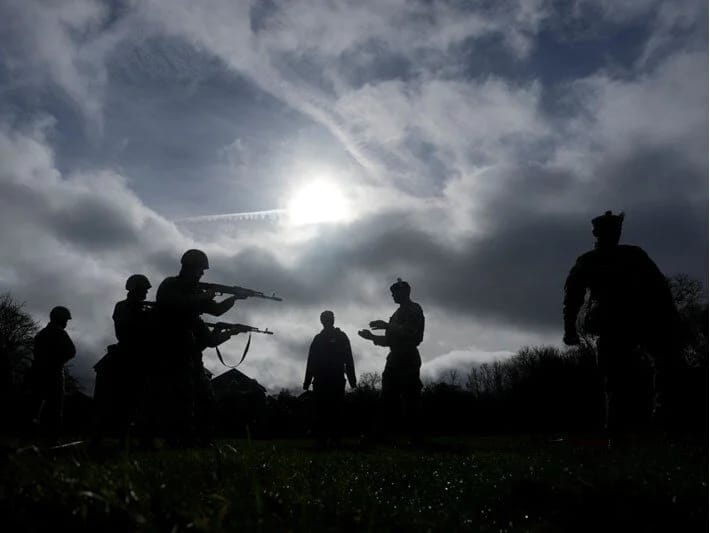 Rus əsgərlərinin danışıqları sızdı: Təslim olan ukraynalıları öldürmək əmri verildi