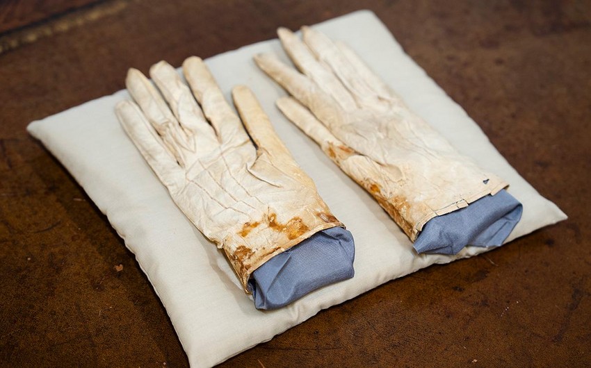 Linkolnun qana bulaşmış əlcəkləri hərracda 1,5 milyon dollara satılıb