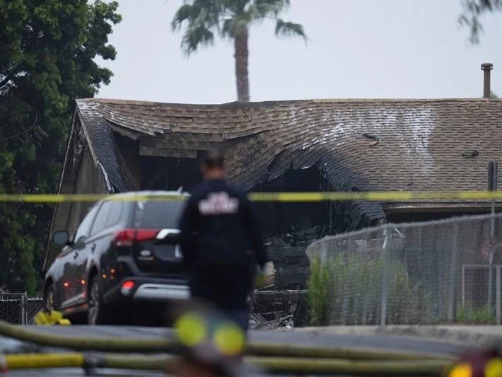 ABŞ-da kiçik təyyarə yaşayış məntəqəsinə çırpılıb