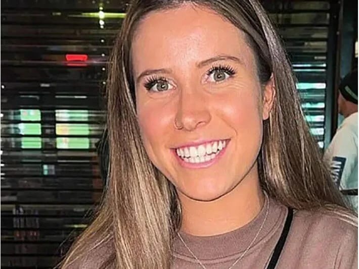 Yerin mətbəxdədir deyən sevgilisinin üzərinə benzin tökərək yandırıb