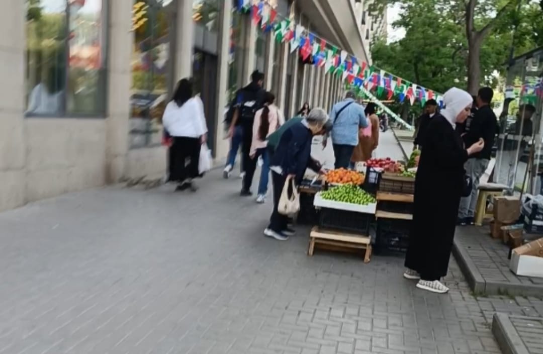 Bakıda səkilər zəbt edilib - sakinlər şikayətçidi