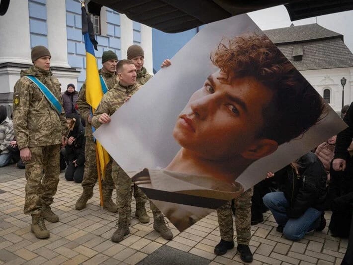 Cəbhədə əsgər yoxdur: Ukrayna indi Z nəslinə pul təklif edir