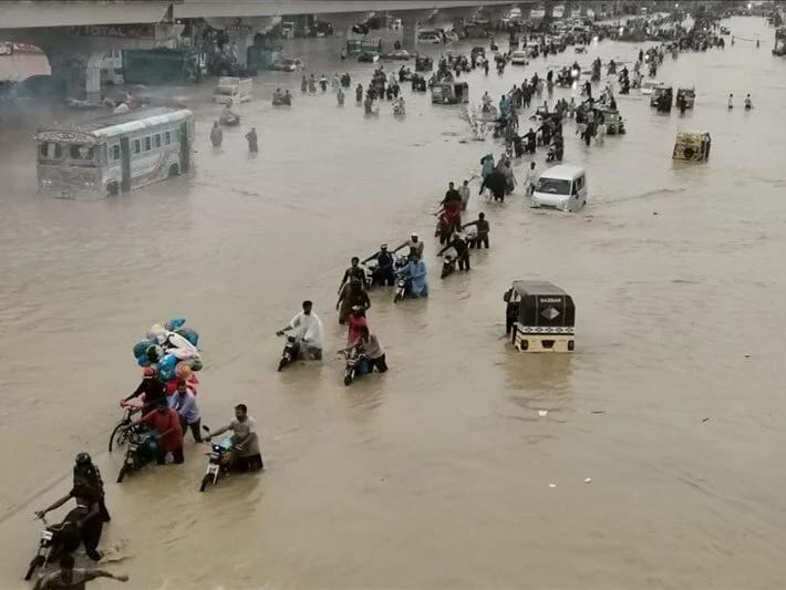 Pakistanda güclü qasırğa: 10 nəfər ölüb