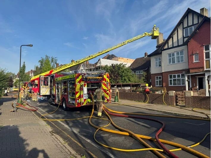 Londonda evdə baş verən yanğında üçü uşaq olmaqla dörd nəfər ölüb