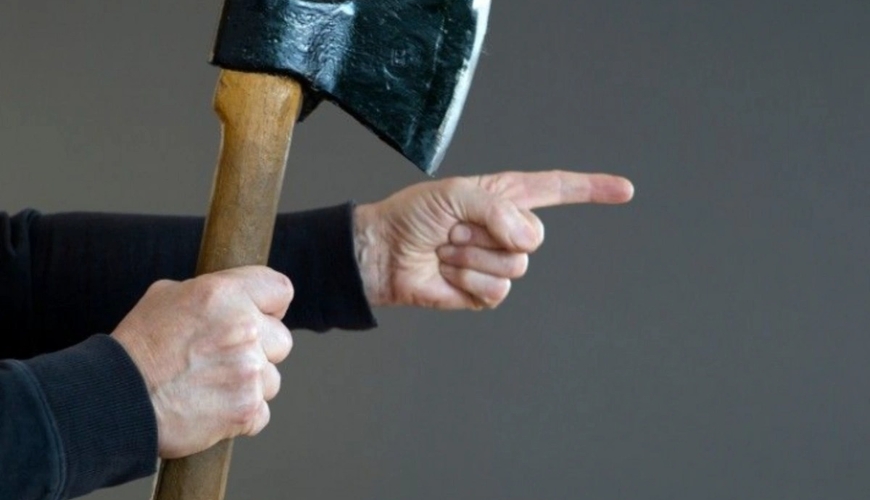 Arvadını qucaqlayan müəllimi baltaladı - Dəhşətli cinayətin təfərrüatı