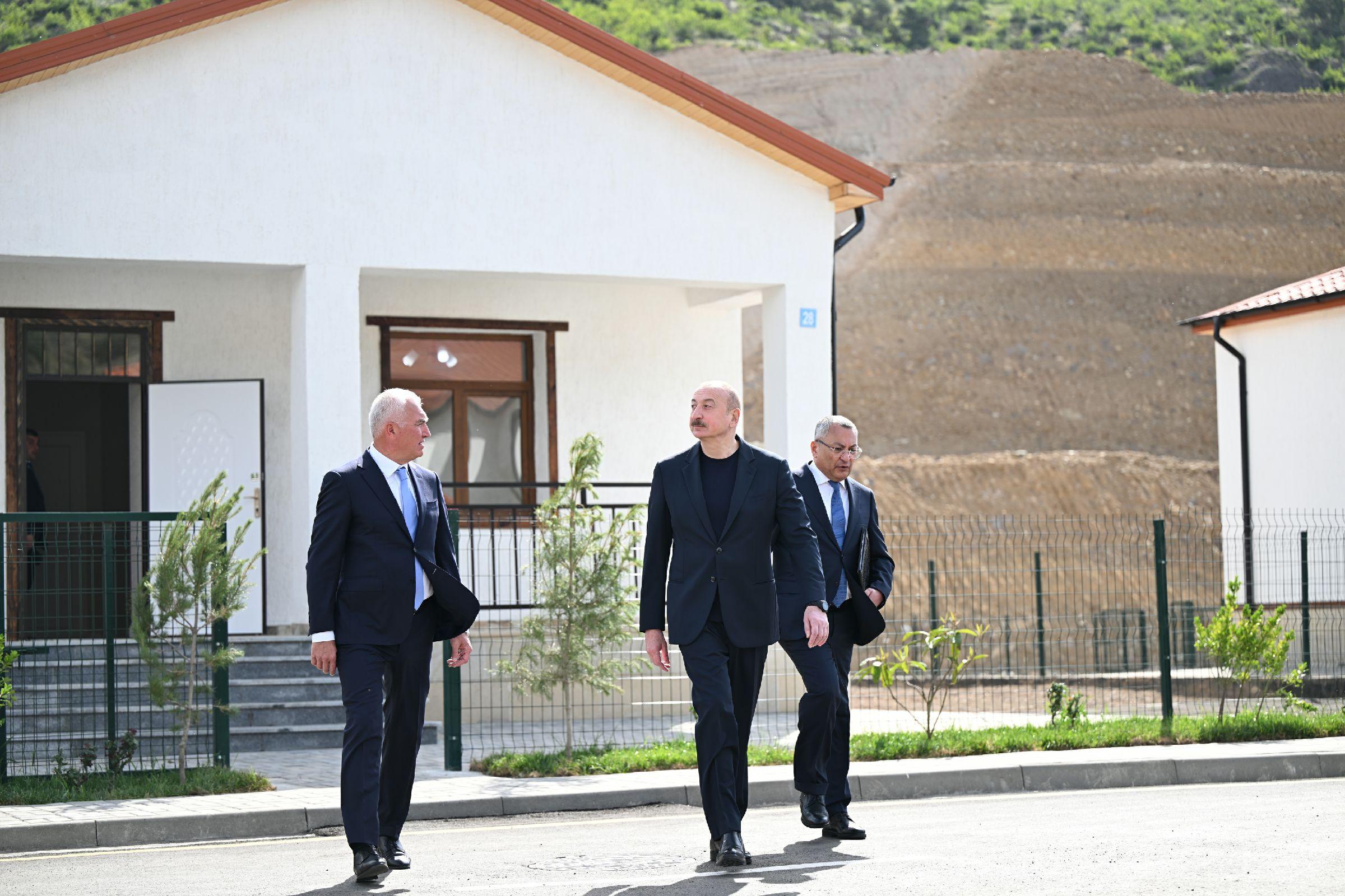 İlham Əliyev Laçın rayonunun Bəylik kəndinin açılışında iştirak edib