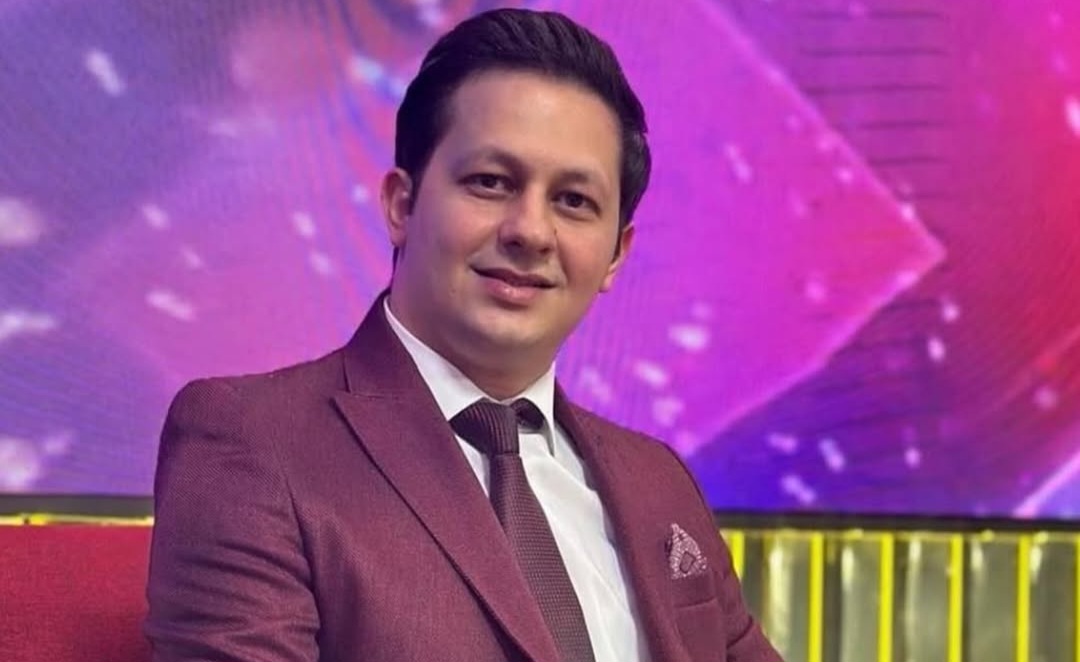 Efirdə xanım müğənnilərə söz atan müğənninin səsi batdı - VİDEO