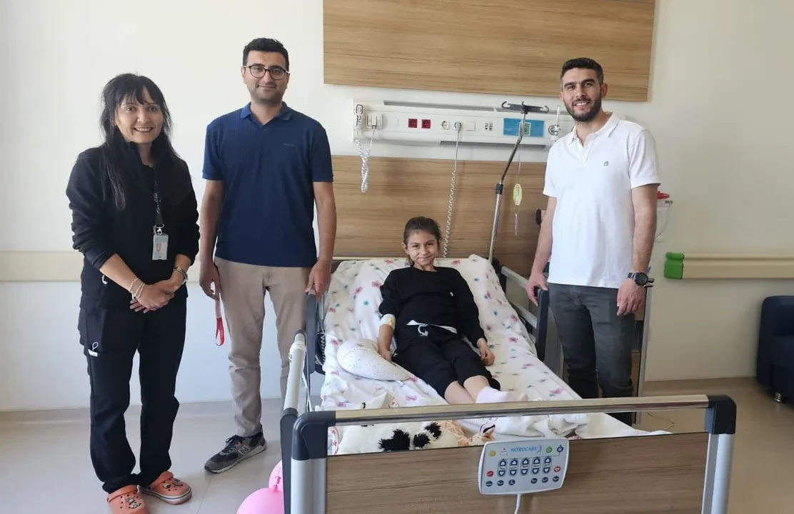 Ürəyi bulanırdı, 9 yaşlı qızın mədəsindən görün nə çıxdı - FOTO